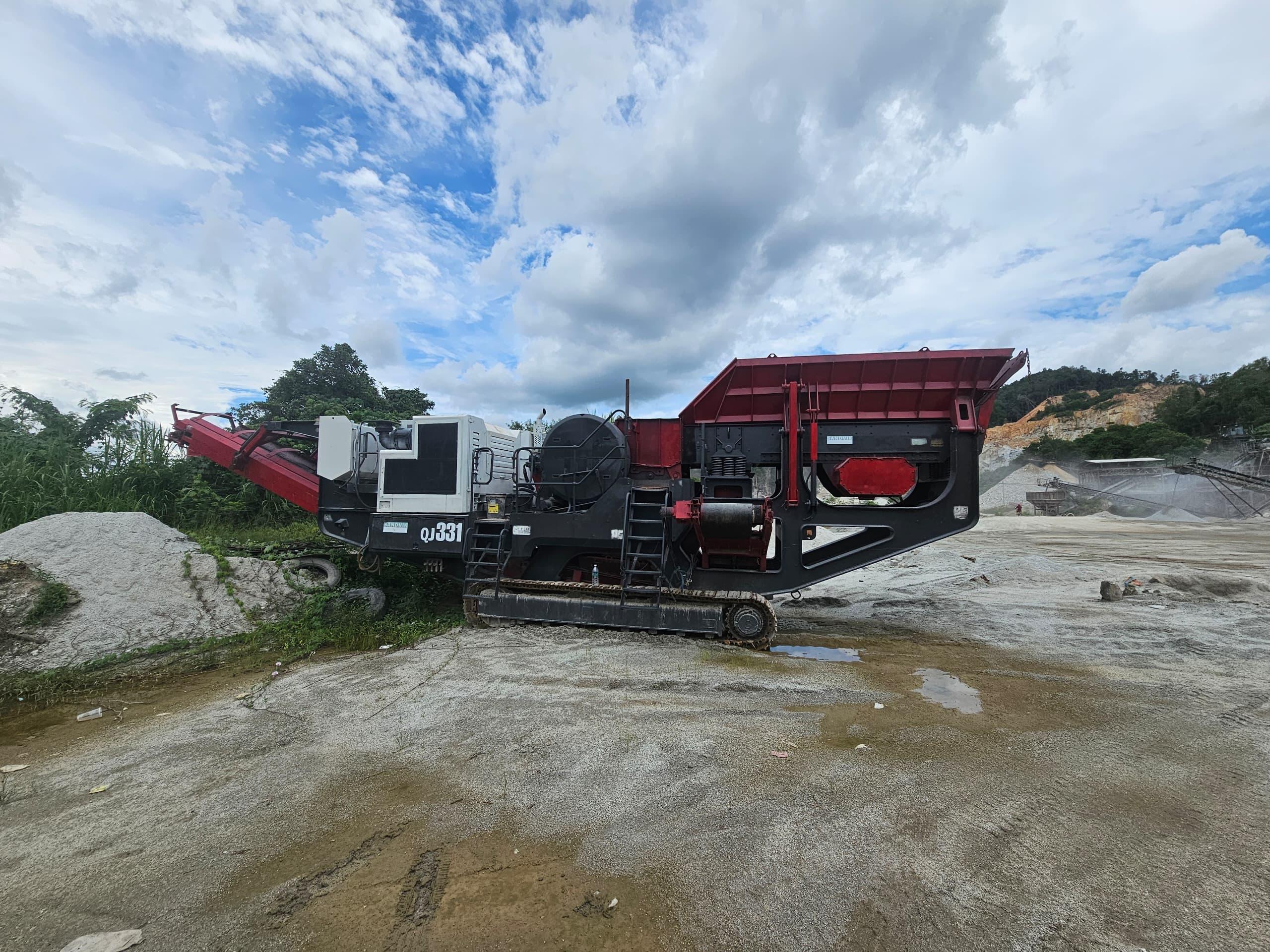 Used mobile crusher side view